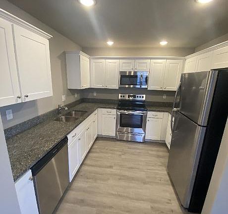 5th image of 103 Sunflower St #103