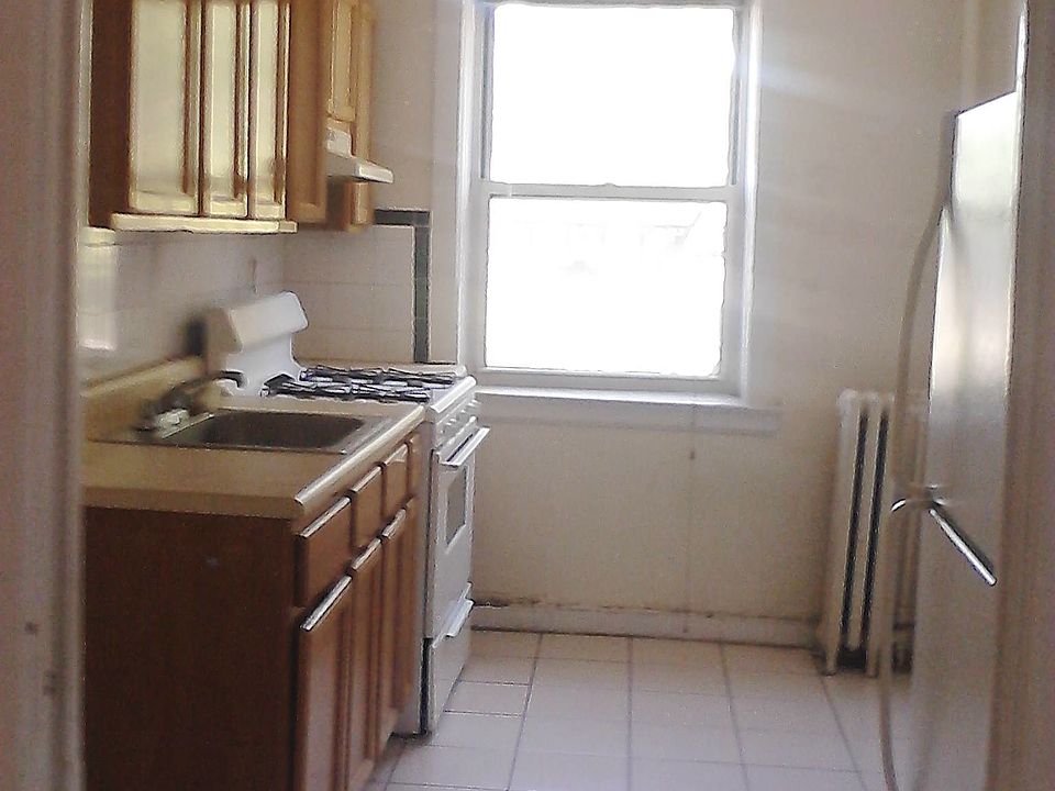 1st image of 44 Park Ave APT 35