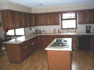 3rd image of 618 Cambridge Dr