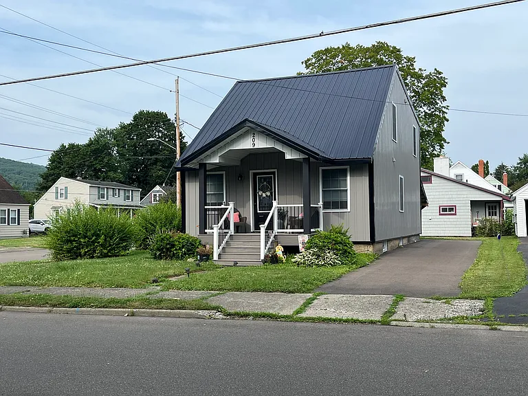 Reynolds Ave — Photo 23