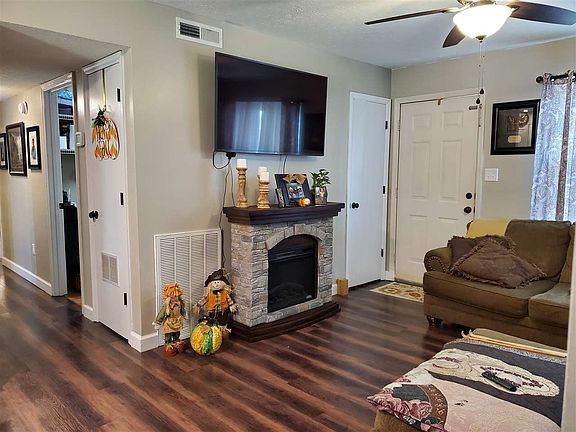 3rd image of 517 Countrywood Pl