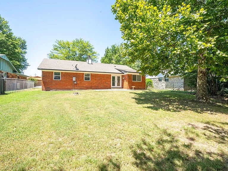 3321 S Ash Ave — Photo 20