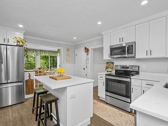 4th image of 25 Lyman St