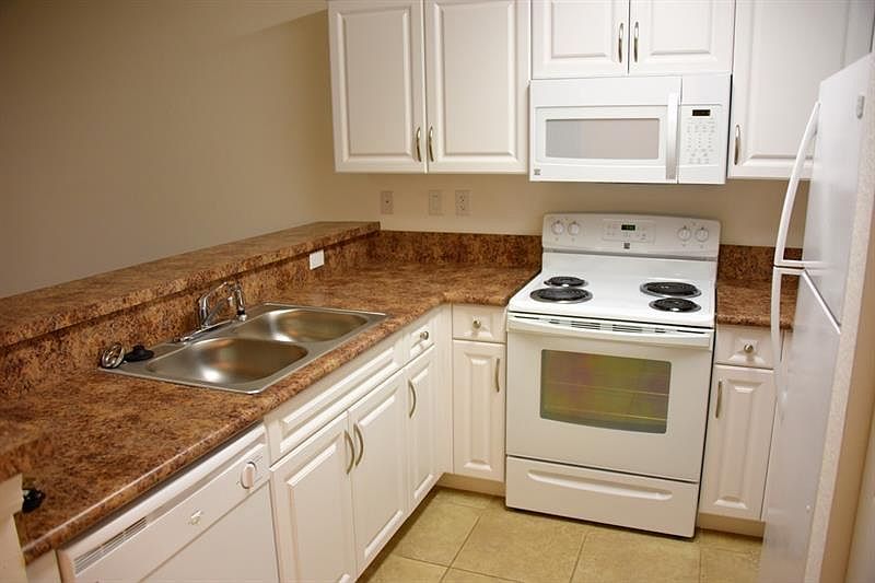 1st image of 4041 Oak Landing Dr