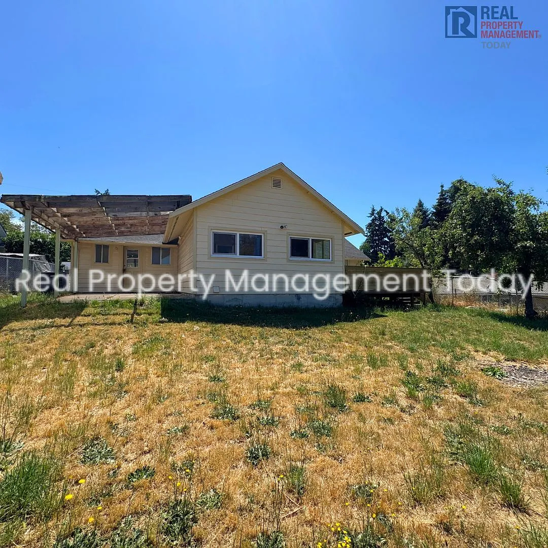 3 Bedroom + Office Near JBLM! — Photo 4