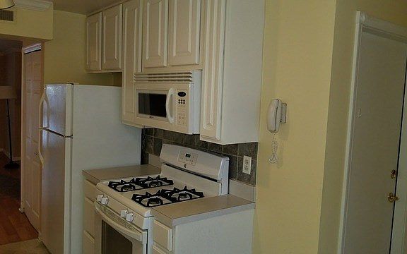 4th image of 1942 Tall Oaks Dr APT 2A
