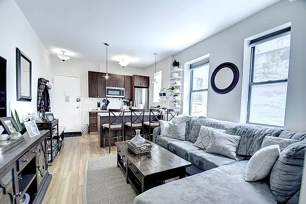 Rented by Urbane Brokerage | media 7