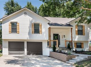 1105 SE Granada Ct, Lees Summit, MO 64081