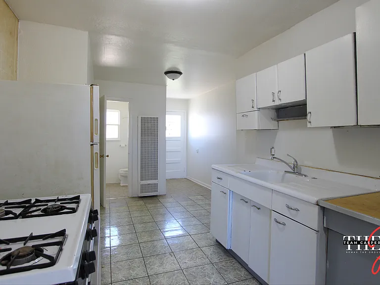 1011 E B St #1 — Photo 8