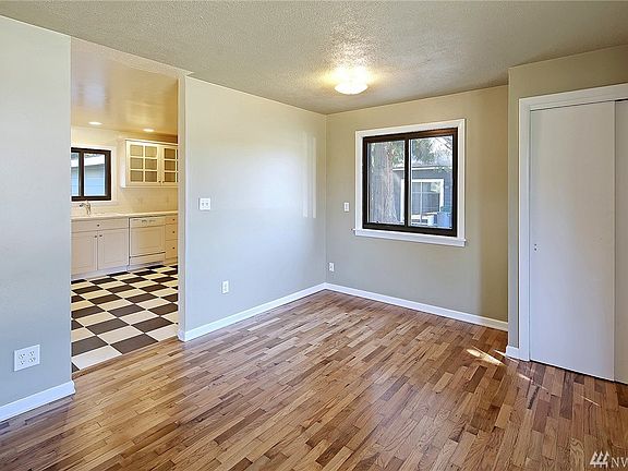 3rd image of 12424 21st Ave S