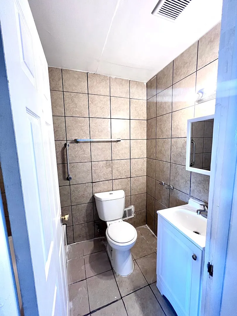 5750-5750A N 65th St (Duplex) — Photo 3