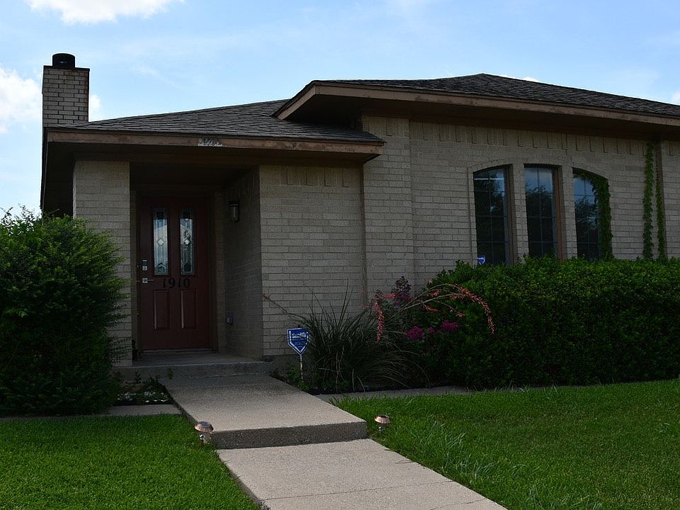 Welcoming front entrance