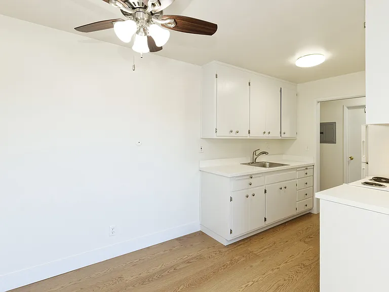 150 Haas — Photo 12
