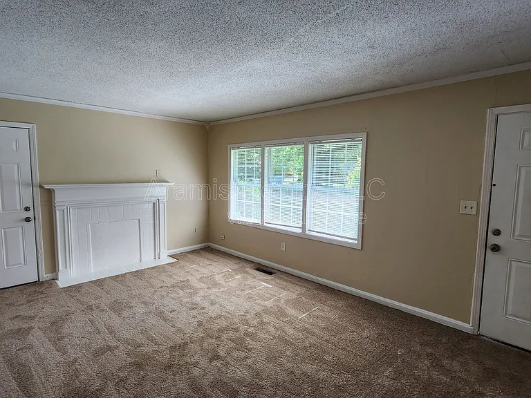 6565 Camp St — Photo 2