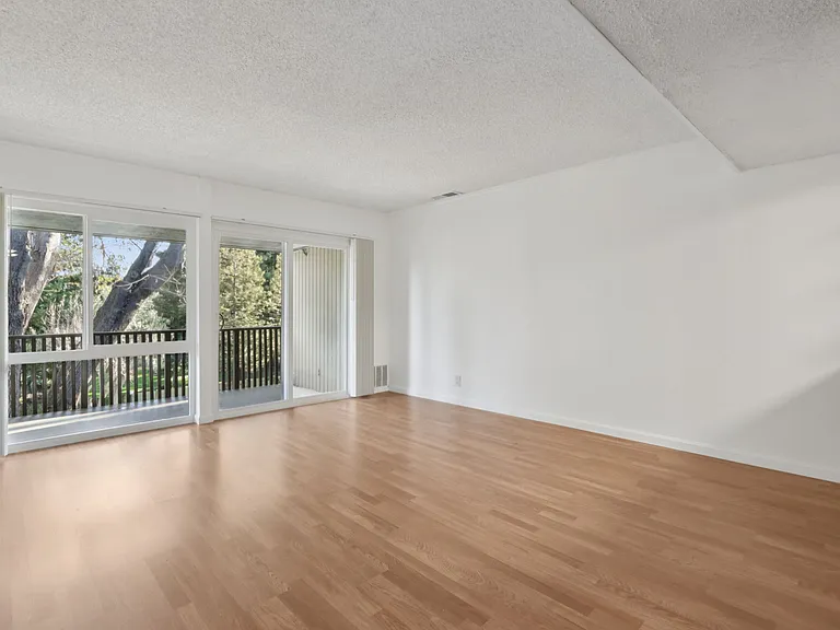 Solano Apartments — Photo 57