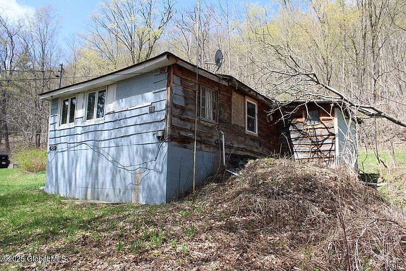 4th image of 489 Ten Eyck Road