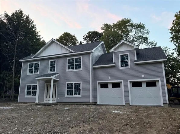 1015 E Shore Rd, Jamestown, RI 02835