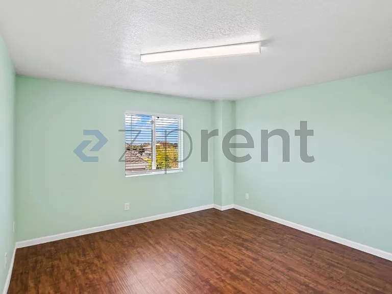 2123 E 25th St — Photo 21