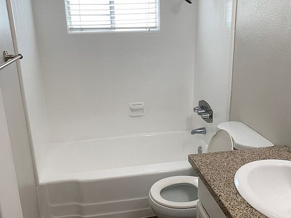 5th image of 10247 La Reina Ave APT B