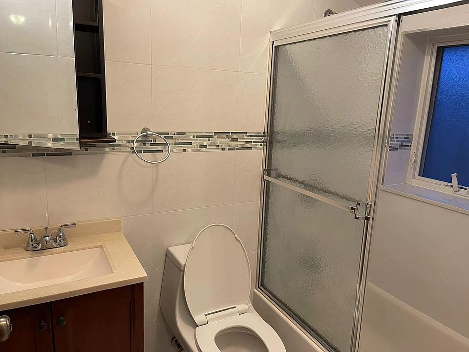 1st image of 15032 Roosevelt Ave #2