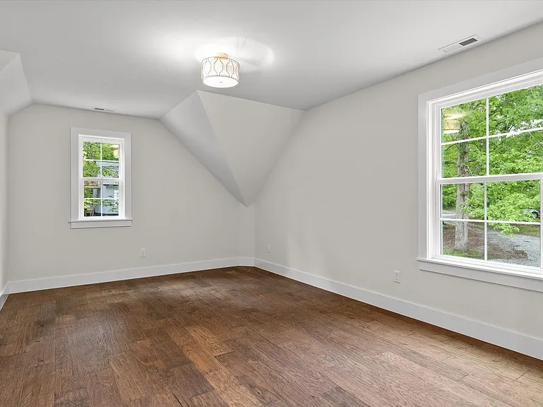 2119 Oak St — Photo 21