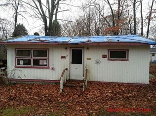 2 Roslyn Rd, Douglas, MA 01516