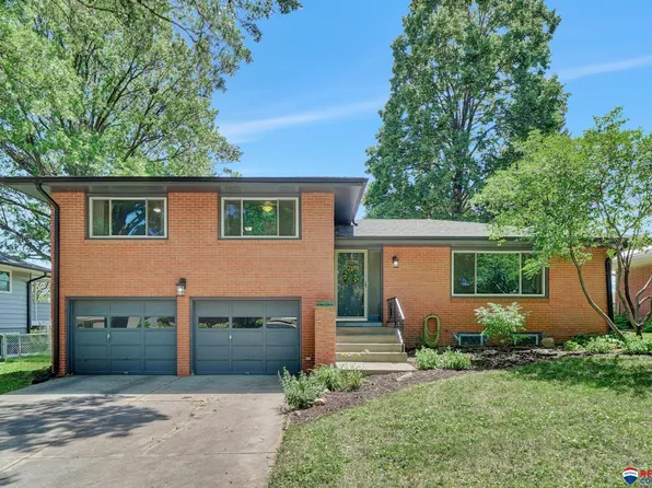 7415 Englewood Dr, Lincoln, NE 68510