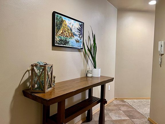 2nd image of 432 NE Ravenna Blvd APT 204