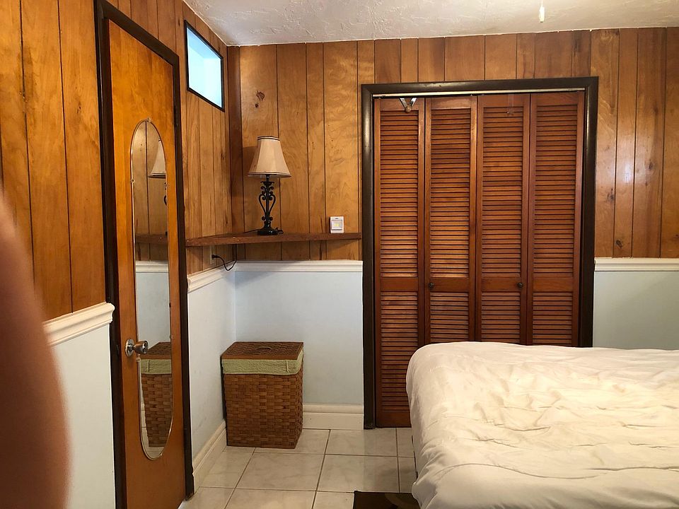 Bedroom - closet