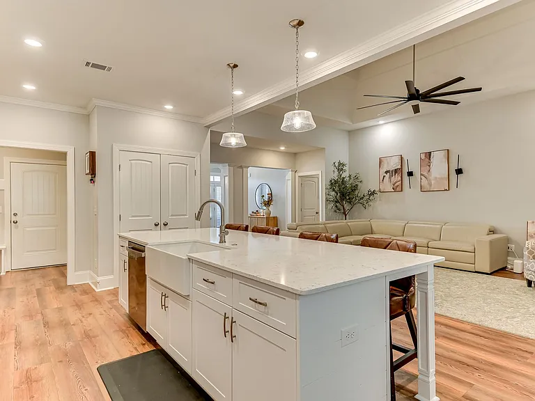 1213 Elbron Dr — Photo 17