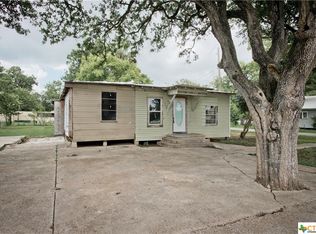 1202 Siegfried St, Victoria, TX 77901
