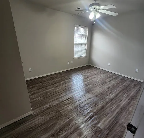 208 E Southpointe Ave — Photo 5