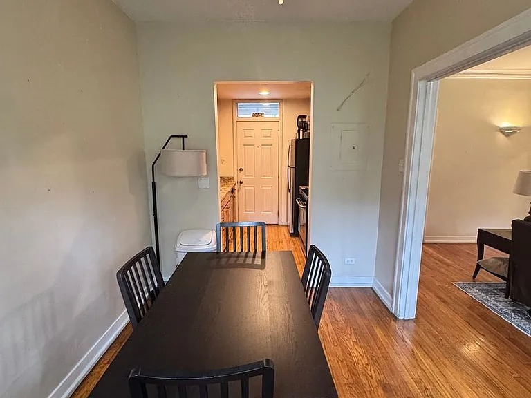 613 W Arlington Pl — Photo 8