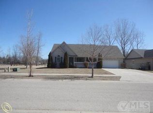 61 Rella Rae Ave, Marysville, MI 48040