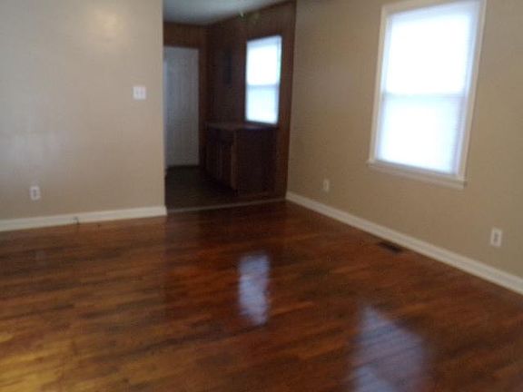 5th image of 724 Green St