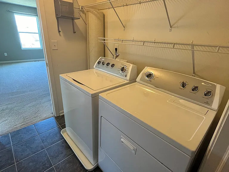 2045 Lakecrest Dr — Photo 24