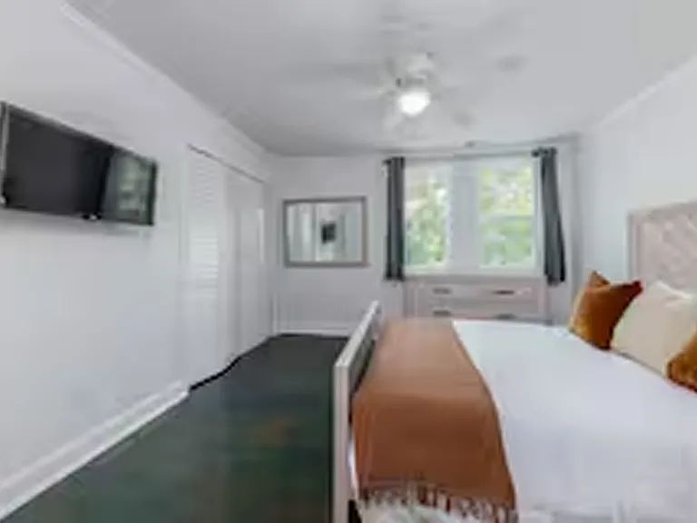 1422 Park Ave — Photo 3