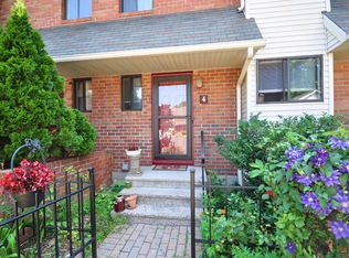 4 Kingsley Ct, West Hartford, CT 06110