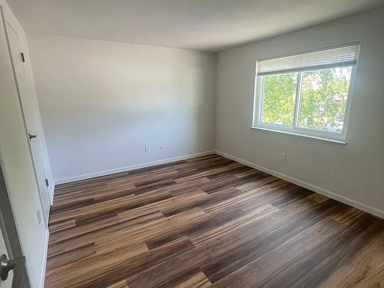 628 Steele Street — Photo 7