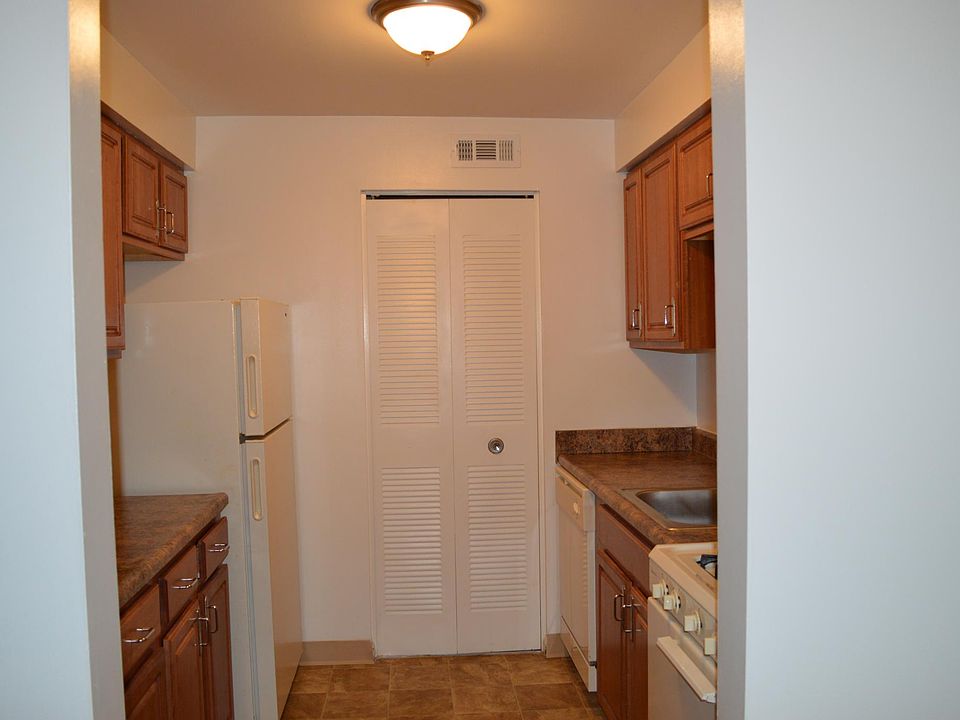 1st image of 1732 Lucille Dr APT 1D