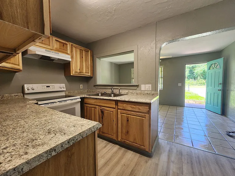 1064 Madison Ave — Photo 4
