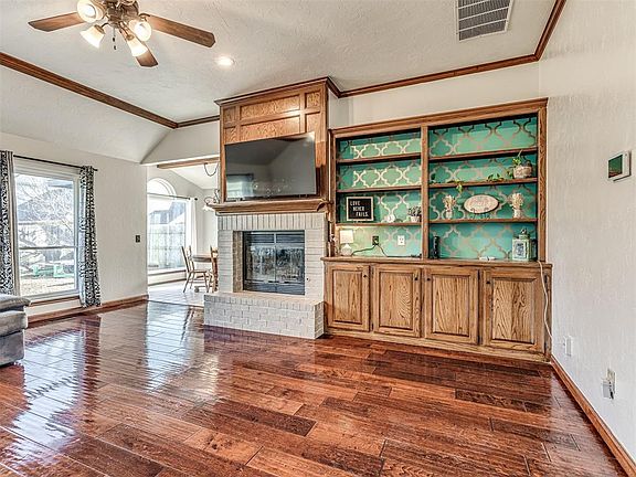 4th image of 18508 English Oak Ln