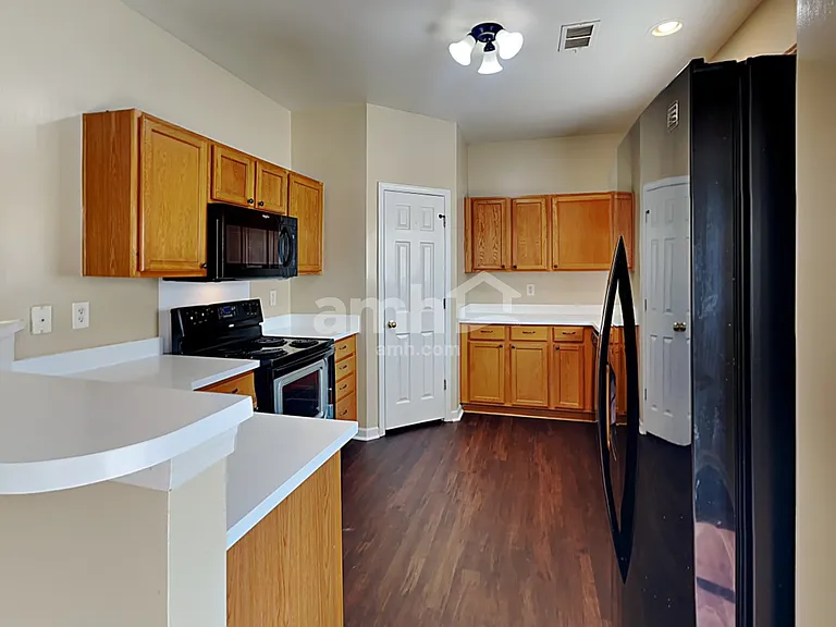 5103 Abercromby St — Photo 3
