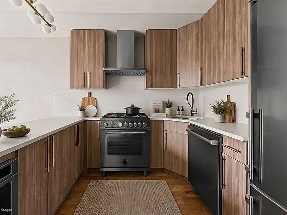 4th image of 695 Monroe St #3