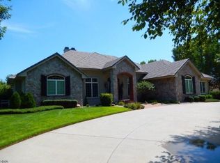 3800 Cherry Hills Dr, Hutchinson, KS 67502