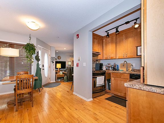 3rd image of 824 18th St APT 2