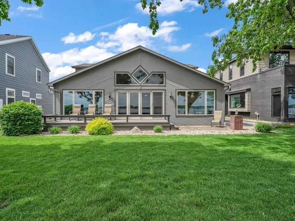 1705 Lakeshore Dr, Milford, IA 51351