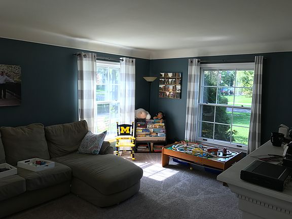 4th image of 512 Lakepointe St