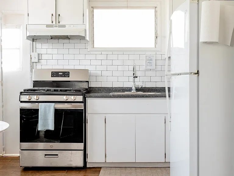 Enjoy your home cooked meals in our fully stocked kitchen!