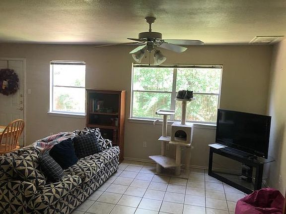 3rd image of 123 Cedargrove St
